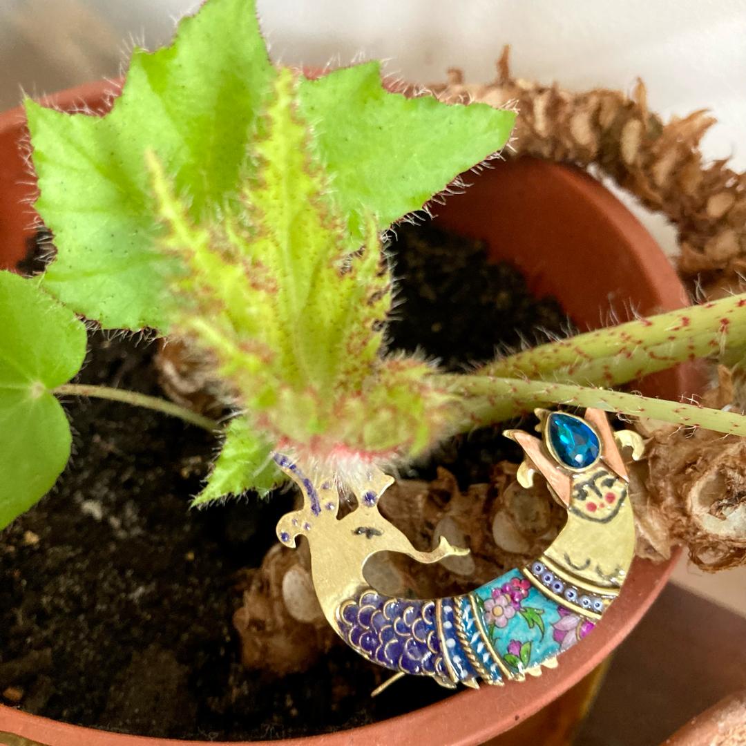 Broche en bronze « Femme mystique » – Image 5