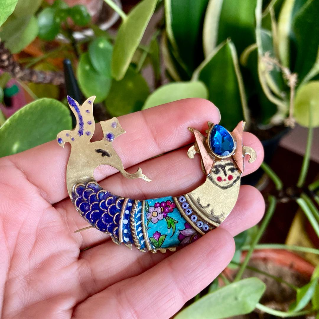 Broche en bronze « Femme mystique »