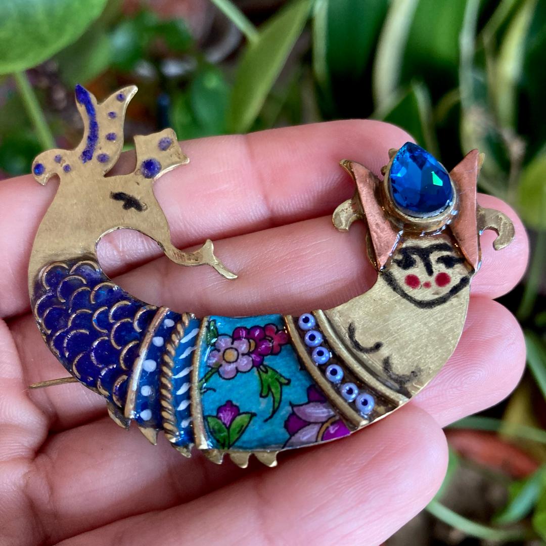 Broche en bronze « Femme mystique » – Image 3